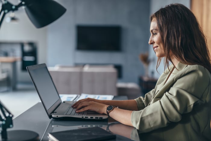 business-woman-working-with-laptop-her-desk