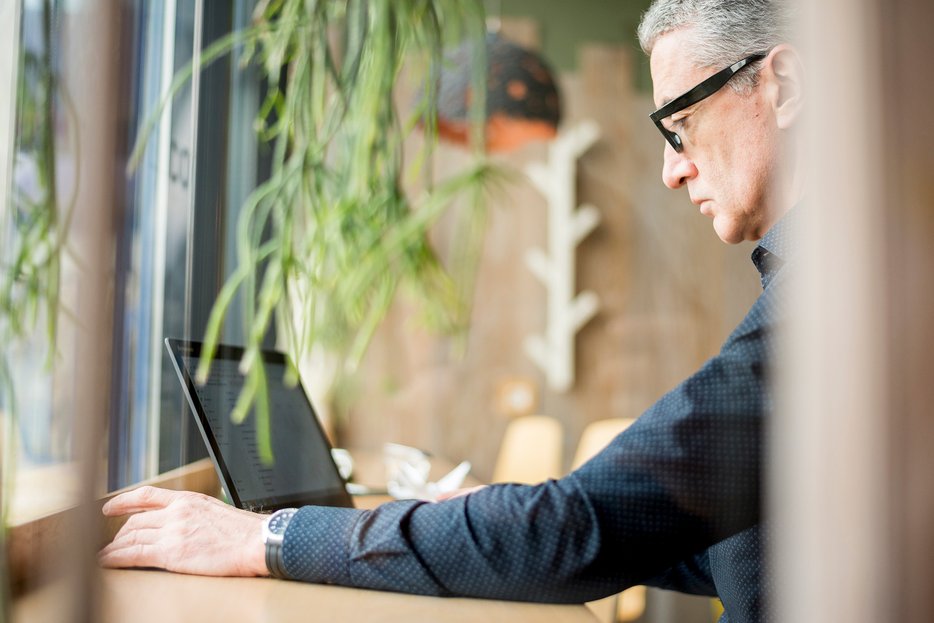 elderly-businessman-with-laptop