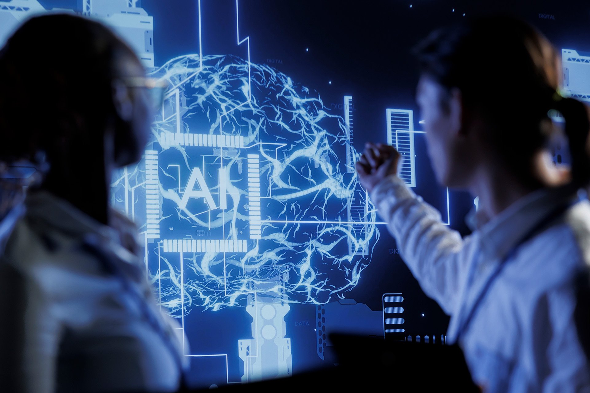 engineers-brainstorming-ways-use-ai_resized