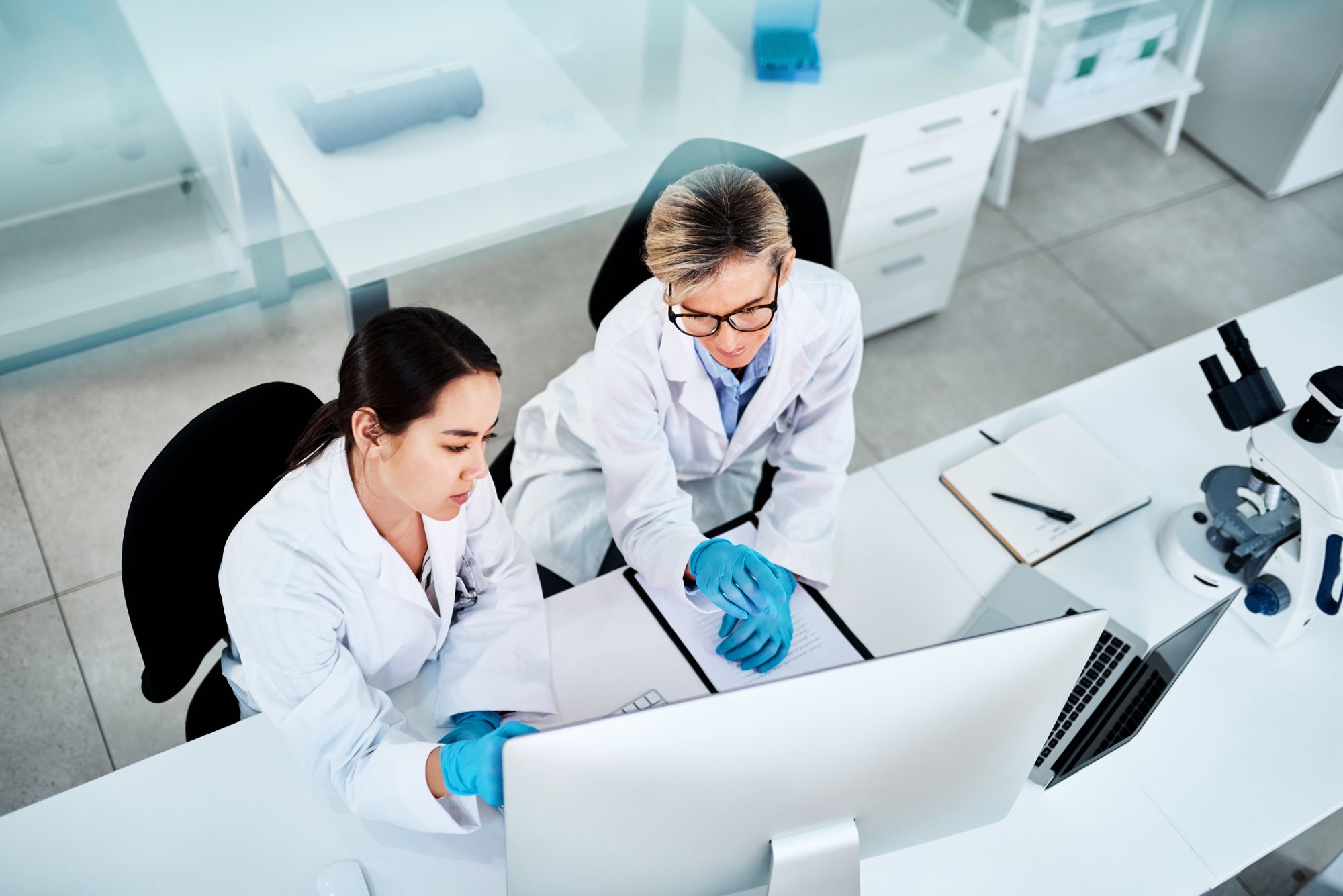 scientists-with-computer